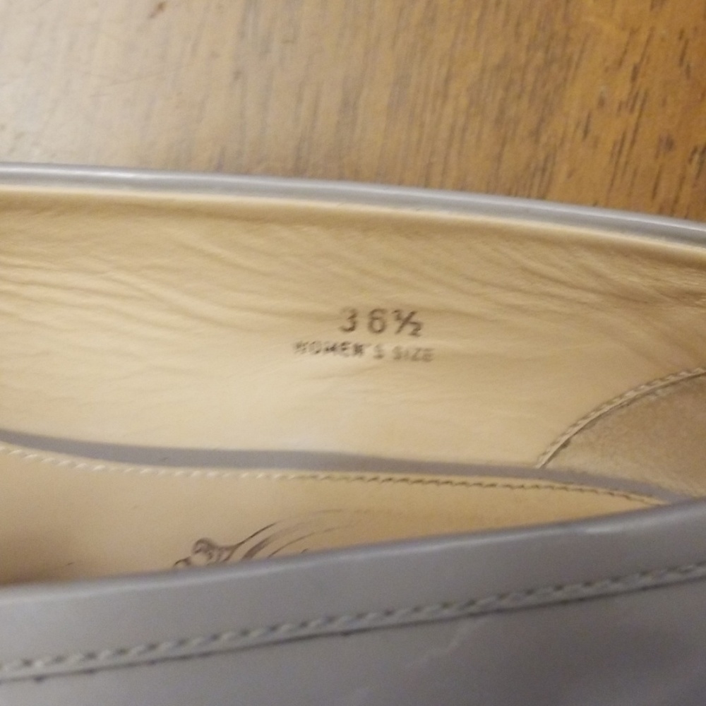 Women's Tod's oatmeal leather loafers - Picture 6 of 8